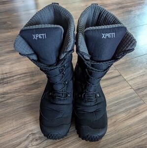 Women's Xpeti black and gray snow boots size 6. Black and gray. Gripped bottoms.